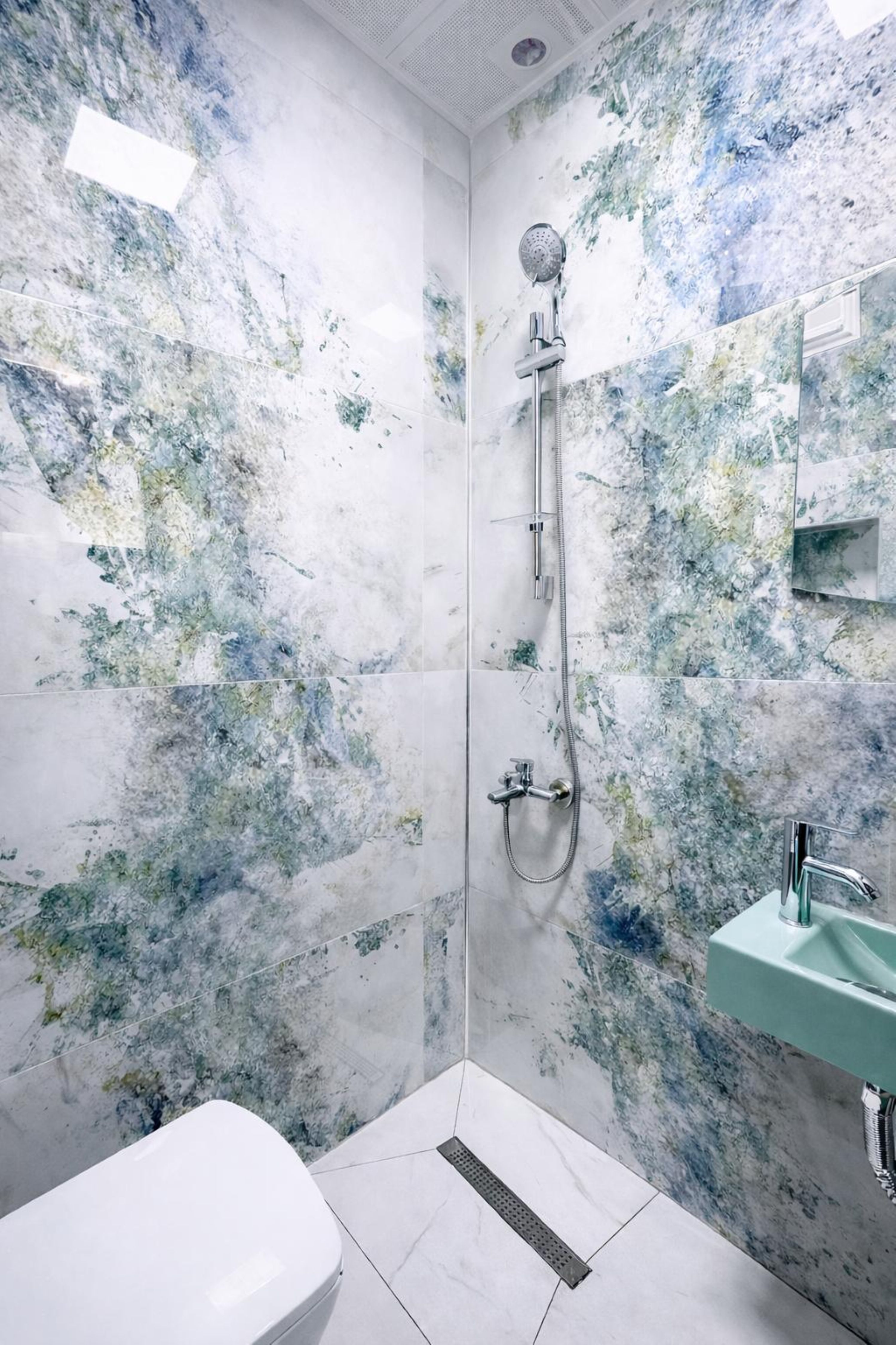 Twin Room Bathroom 2